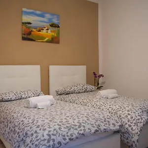 Il Borgo Vicino Al Castello Con Parcheggio Affittacamere